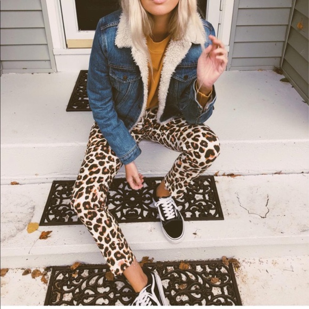 Mother High Waisted Touch Of the Tiger Fray Jeans - Picture 2 of 10